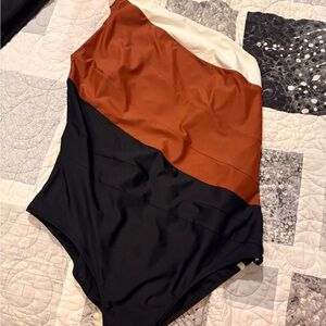 Summersalt Sidestroke One-Piece Swimsuit | Size 22